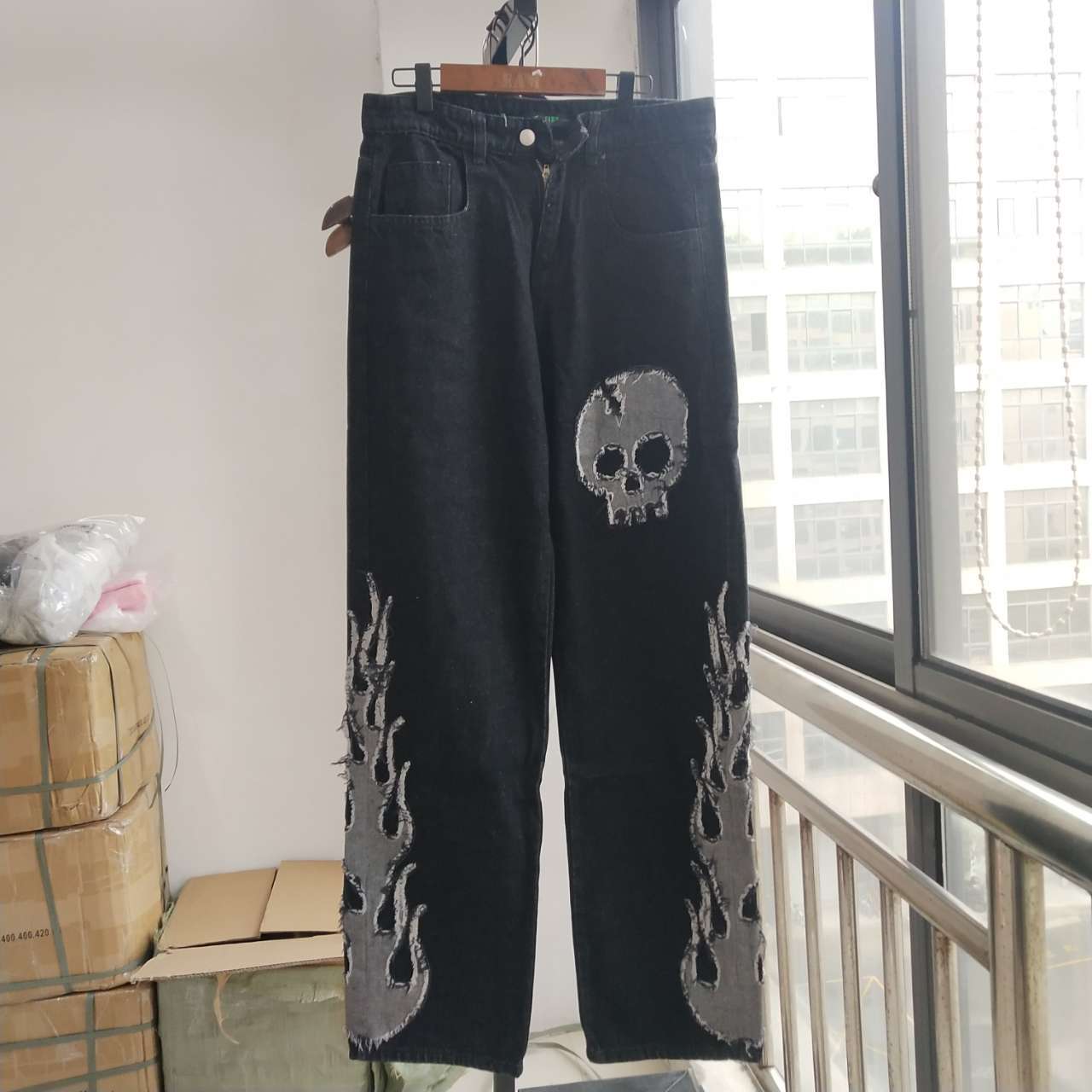 Skull Flame Streetwear Jeans – Loose Fit Graphic Denim (Unisex Alt Style)