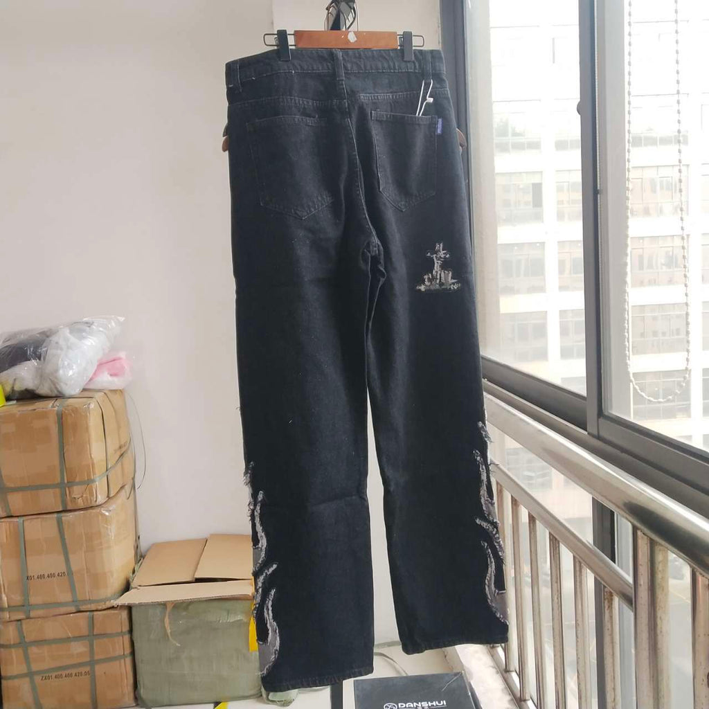 Skull Flame Streetwear Jeans – Loose Fit Graphic Denim (Unisex Alt Style)
